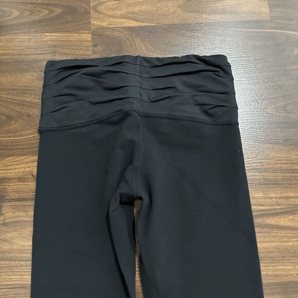 Lululemon Ruched Waist And Side Bottom Black Capri Leggings Size 4 Yoga Athletic - Picture 6 of 11